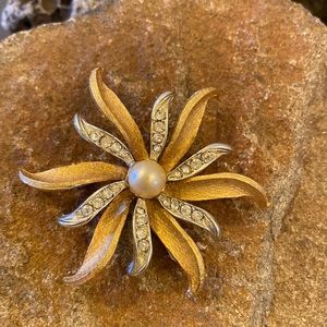 ❄️Vintage women’s brooch